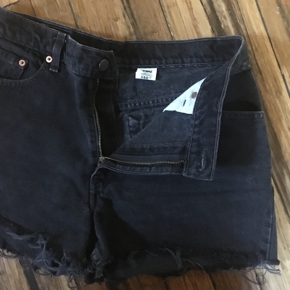 Levi 550 Relaxed Fit Black Denim Shorts - Picture 6 of 6